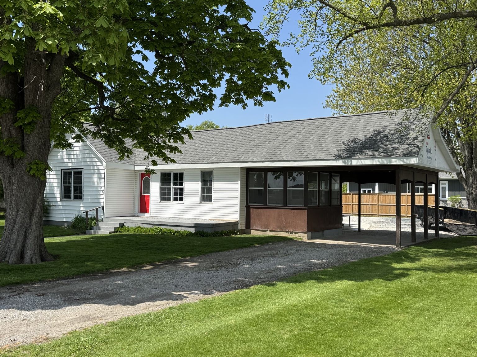 Front exterior of Benn Cottage Rentals in Mitchell's Bay