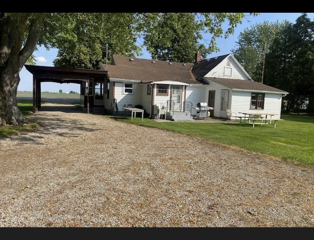 Exterior view of Benn Cottage Rentals in Mitchell's Bay